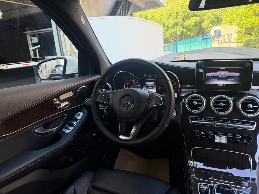 Mercedes-Benz GLC 2017 — фото 12