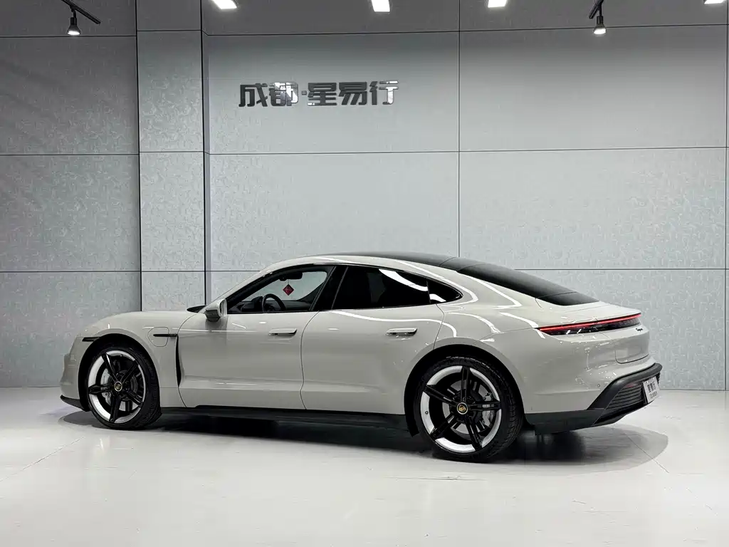 Porsche Taycan 2022