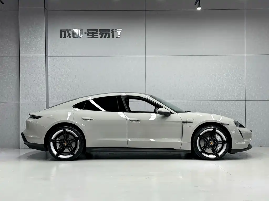 Porsche Taycan 2022