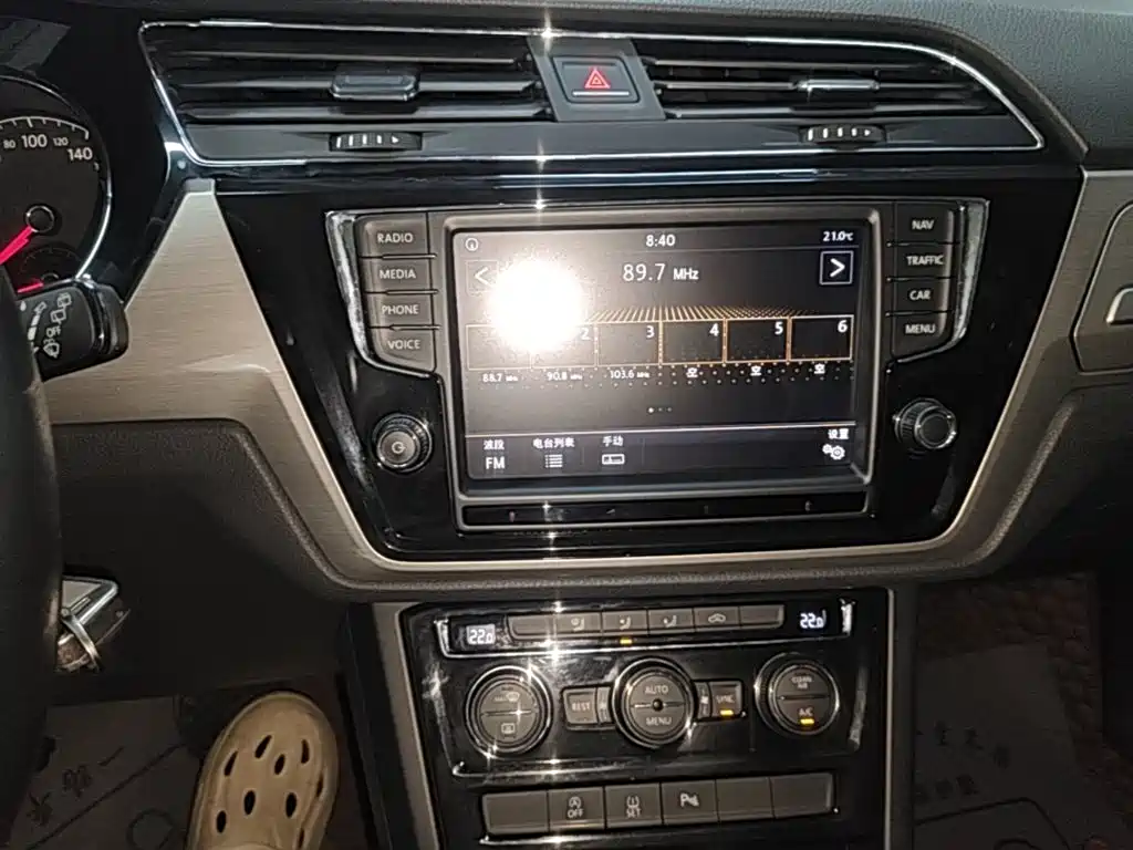 Volkswagen Touran 2018 — фото 13