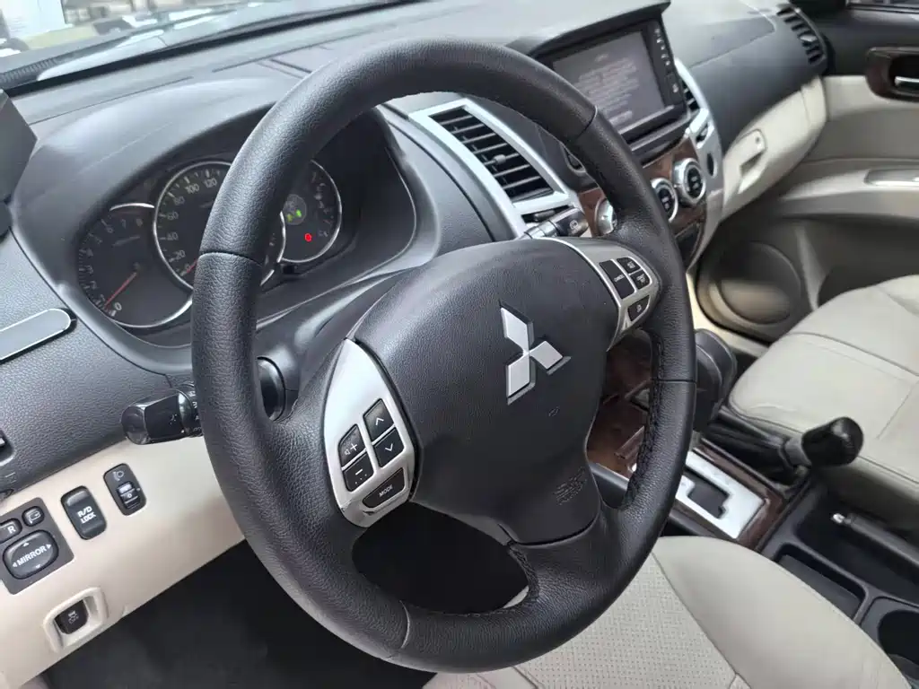 Mitsubishi Pajero Sport 2014 — фото 17