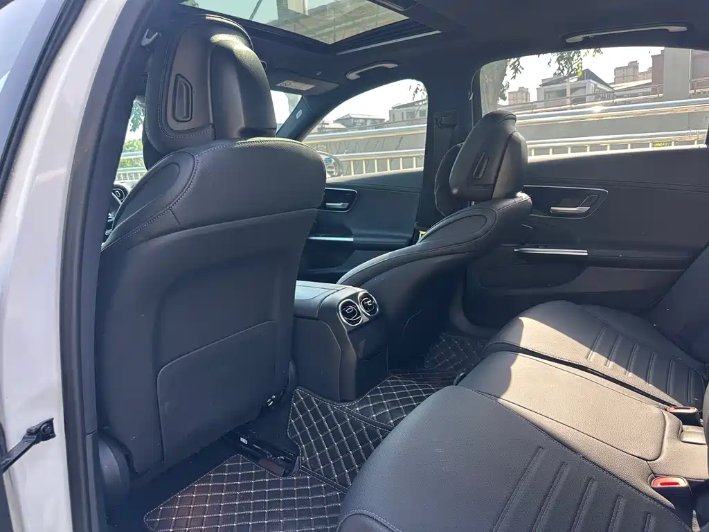 Mercedes-Benz C-Class 2023 — фото 8