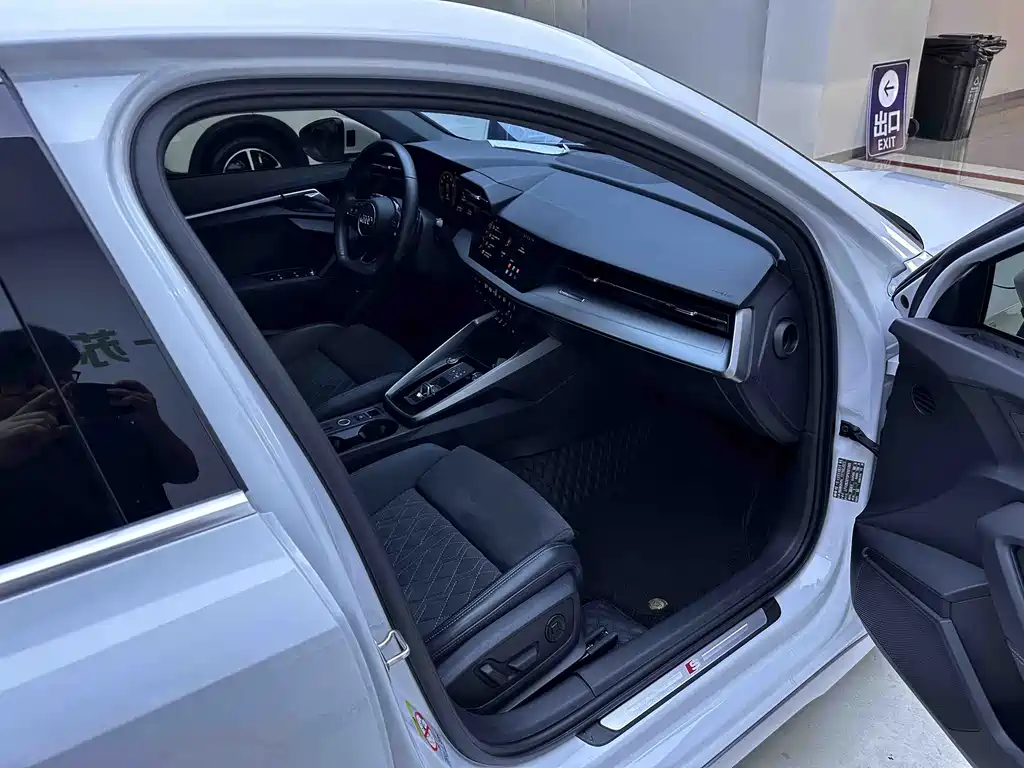 Audi A3 2023 — фото 10