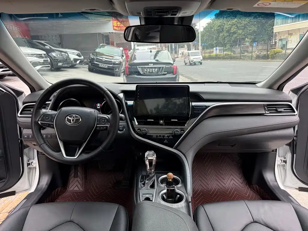 Toyota Camry 2021 — фото 8