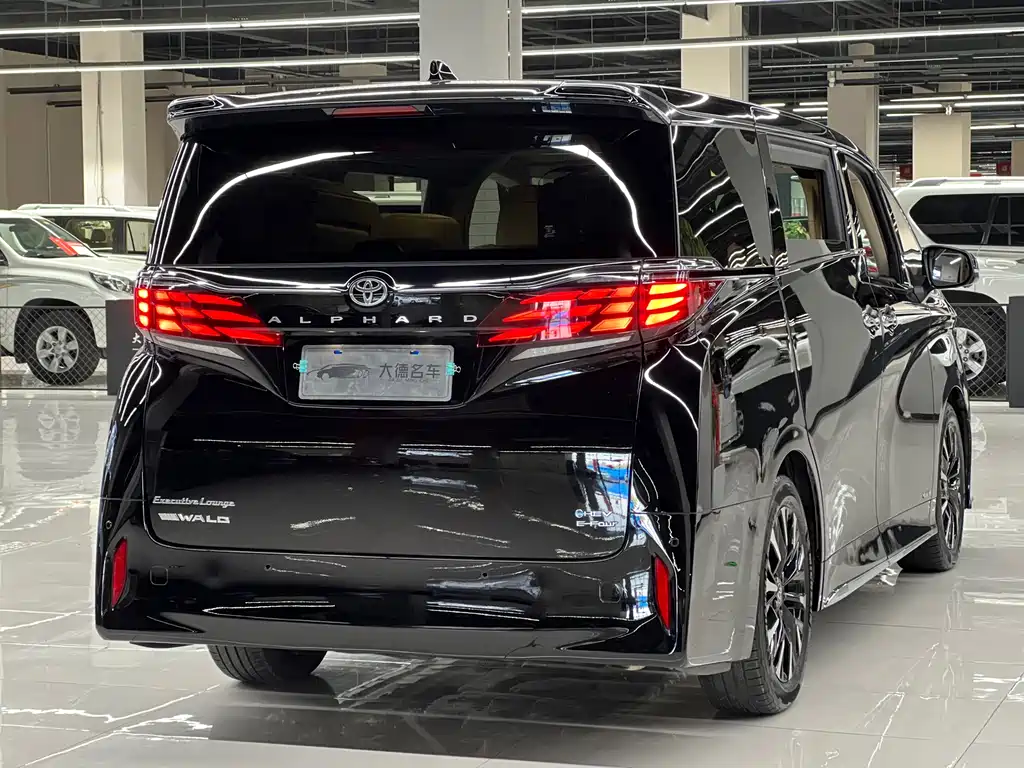 Toyota Alphard 2025 — фото 4