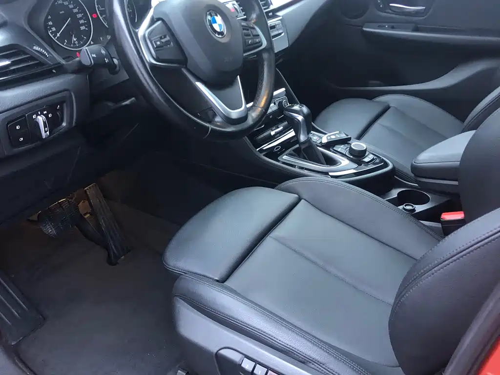 BMW 2 Series Active Tourer 2018 — фото 10