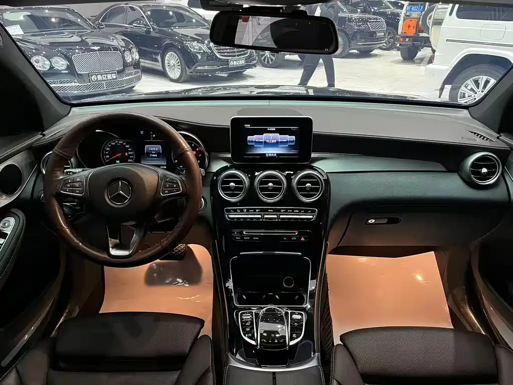Mercedes-Benz GLC 2017 — фото 10