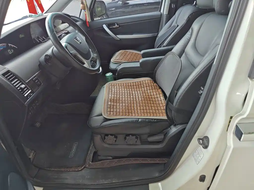 Luxgen Big 7 MPV 2017 — фото 12