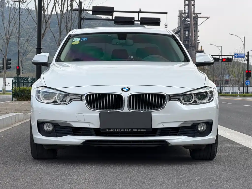 BMW 3 Series 2018 — фото 2