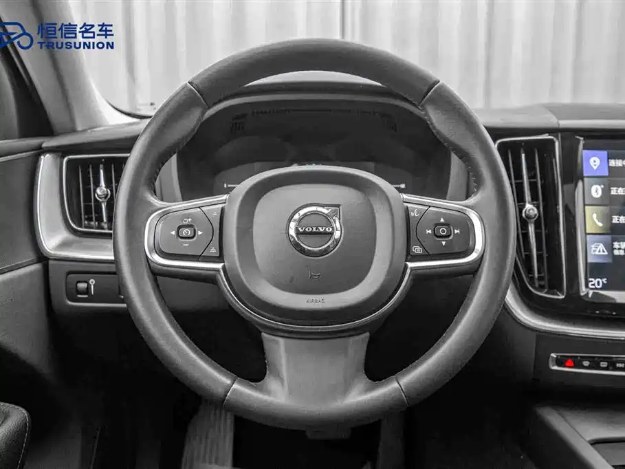 Volvo XC60 2019 — фото 17