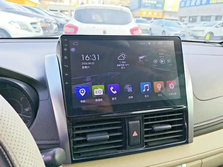 Toyota Yaris L 2014 — фото 13