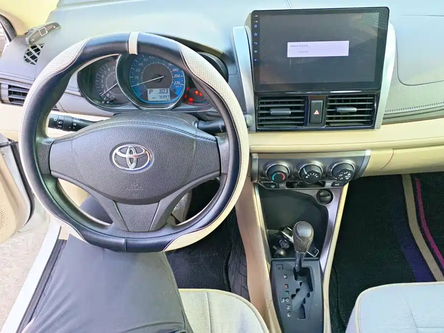 Toyota Yaris L 2014 — фото 12