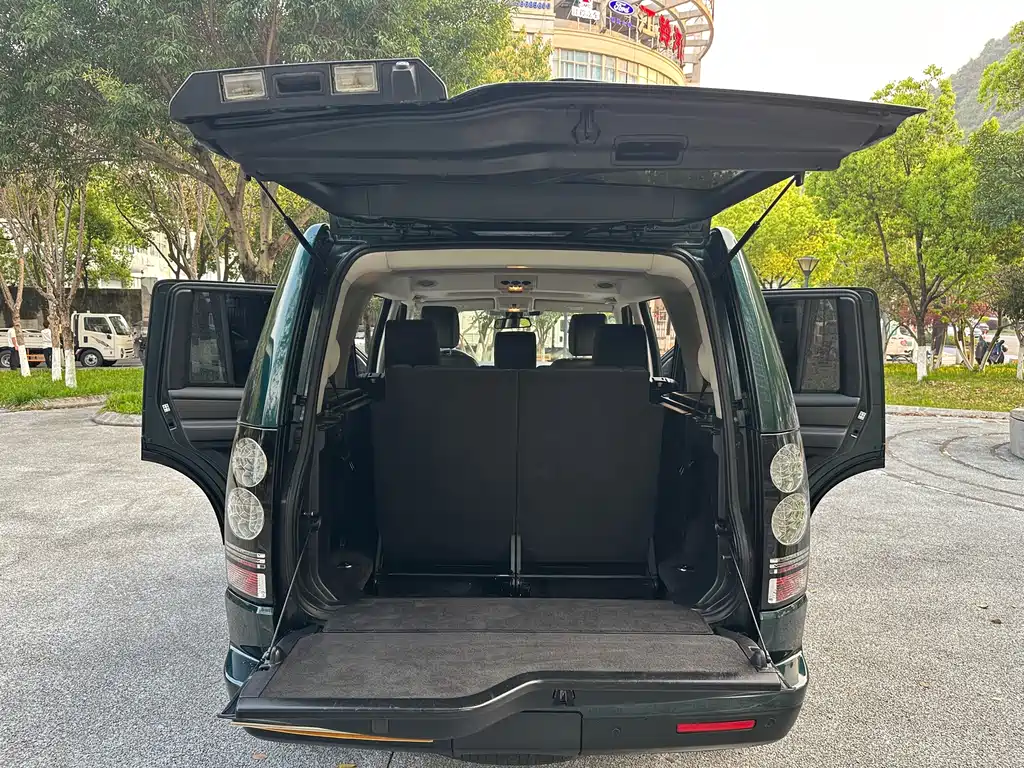 Land Rover Discovery 2015 — фото 18
