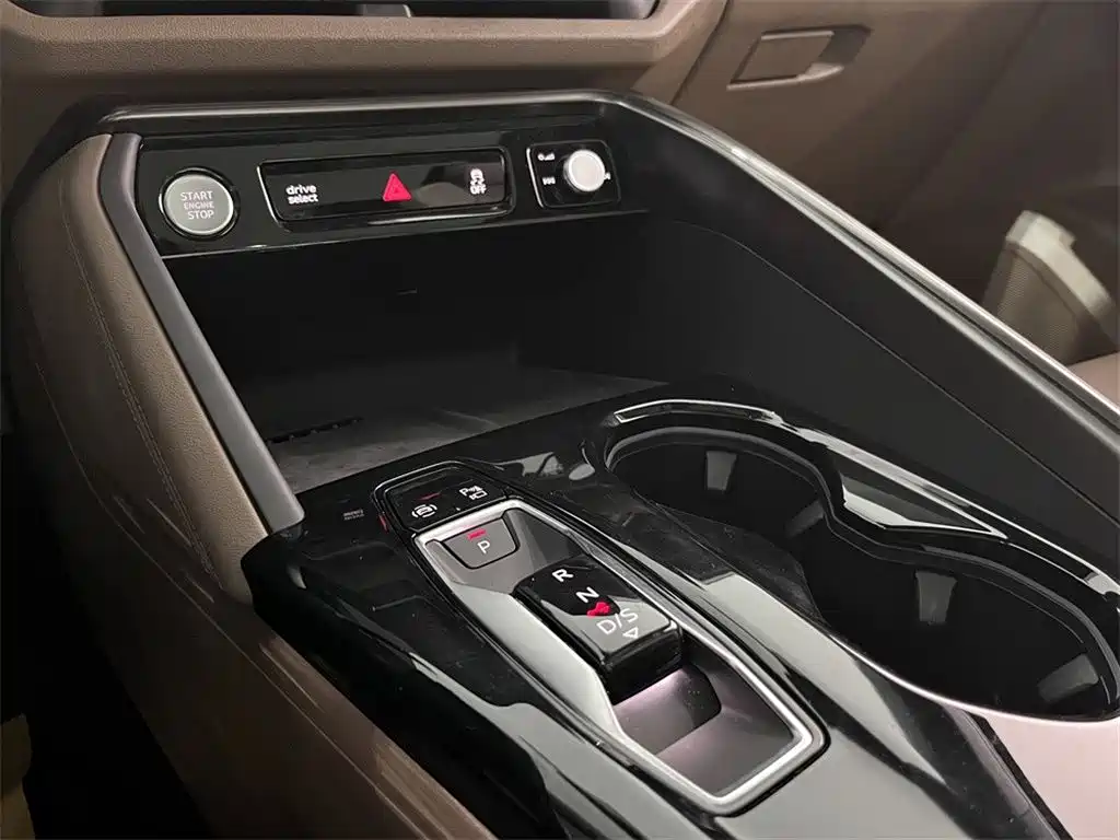 Audi Q5L 2026 — фото 13