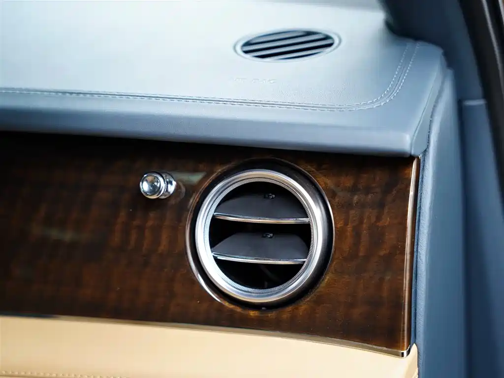 Bentley Bentayga 2017 — фото 51