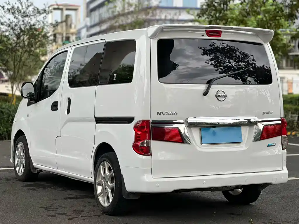 Nissan NV200 2017 — фото 6