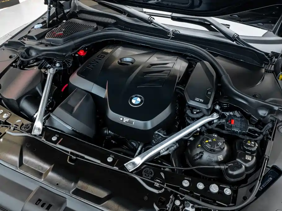 BMW 5 Series 2025 — фото 11