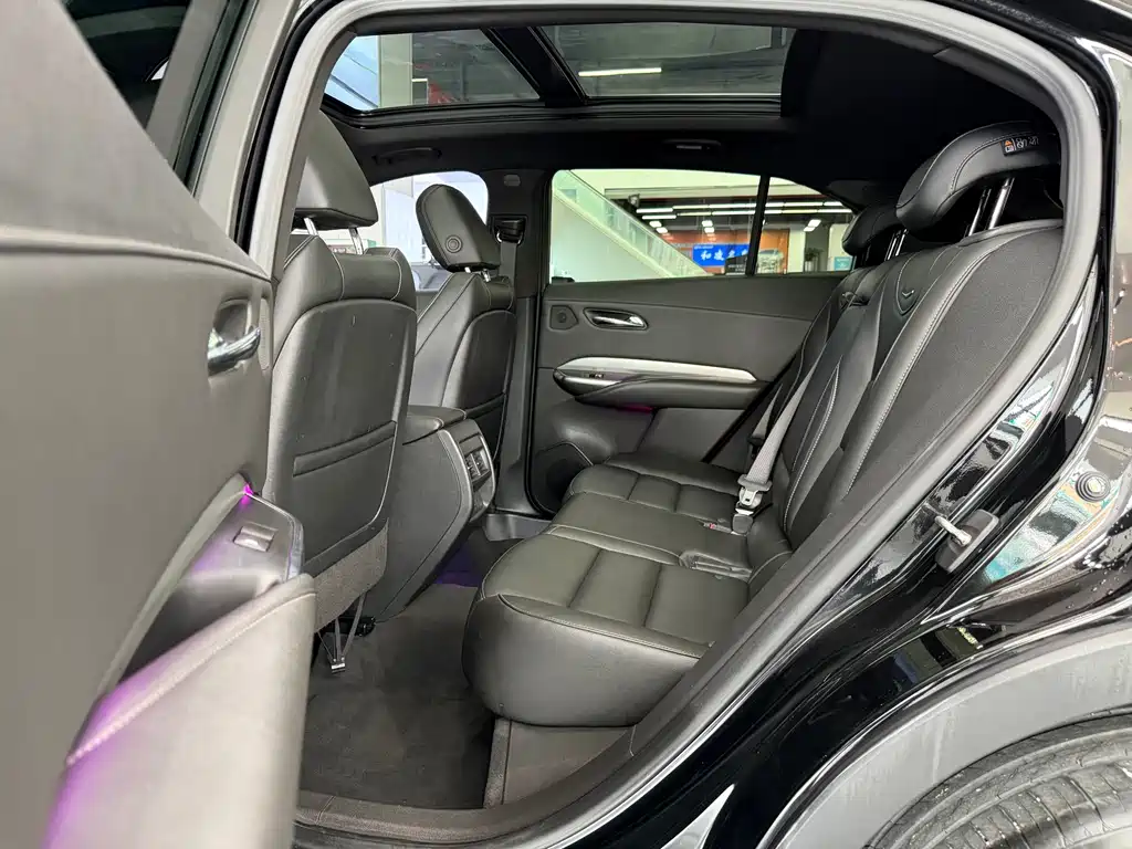 Cadillac XT4 2020 — фото 11