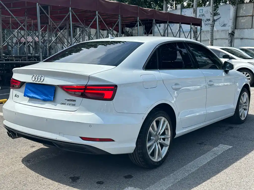 Audi A3 2018 — фото 3