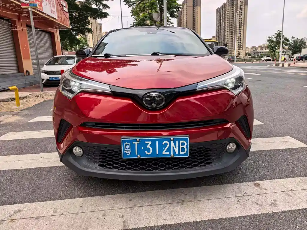 Toyota C-HR 2019 — фото 2