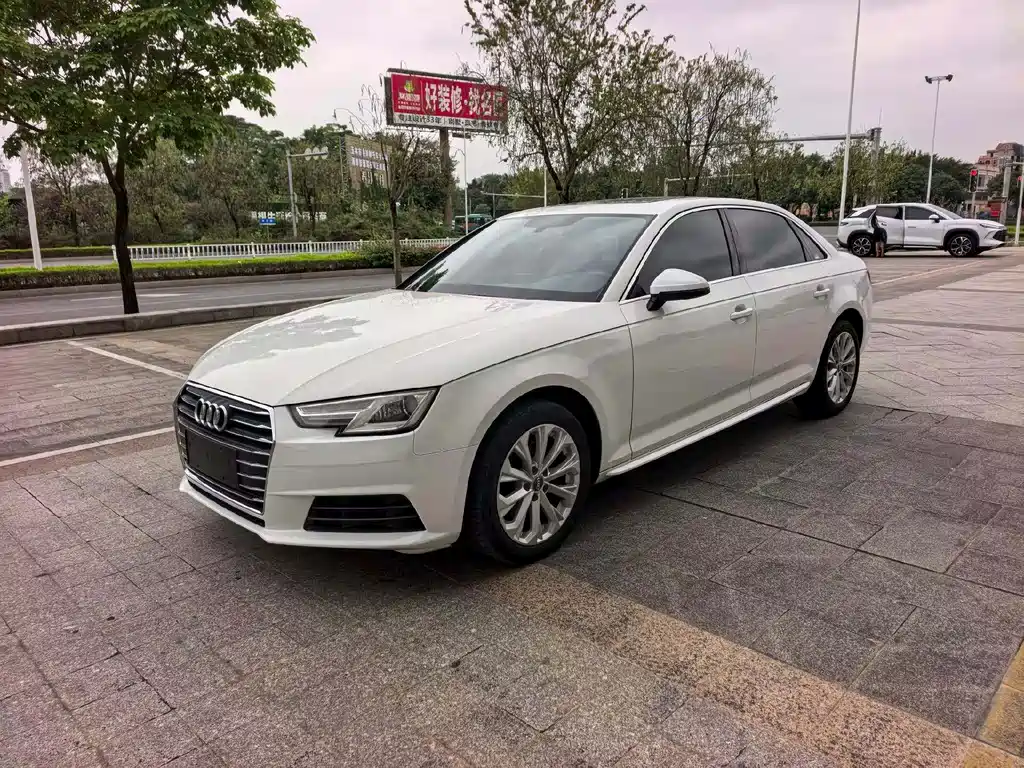 Audi A4L 2017 — фото 1