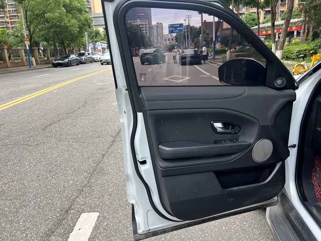Land Rover Evoque 2017 — фото 22