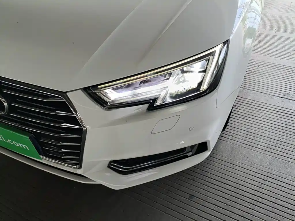 Audi A4L 2019 — фото 24