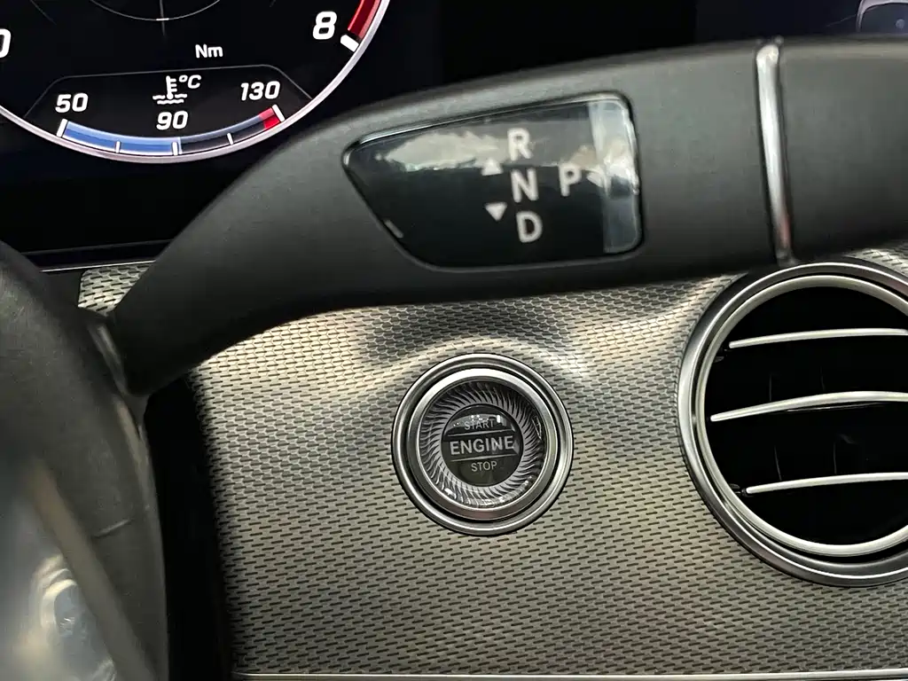 Mercedes-Benz E-Class 2020 — фото 27