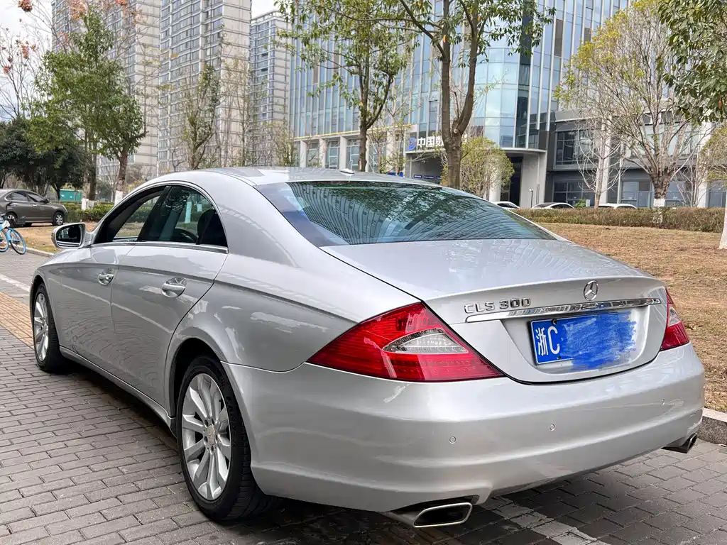 Mercedes-Benz CLS 2011 — фото 12