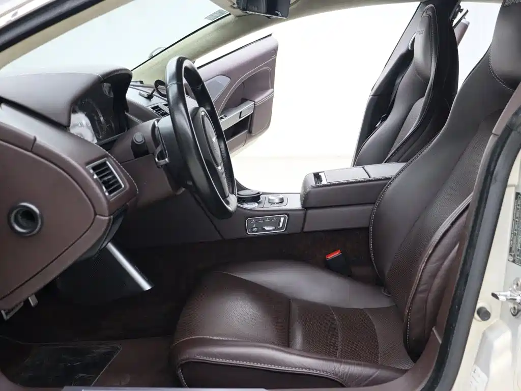 Aston Martin Rapide 2011 — фото 2