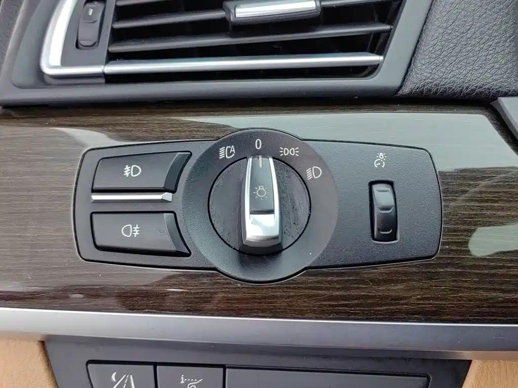 BMW 7 Series 2012 — фото 21