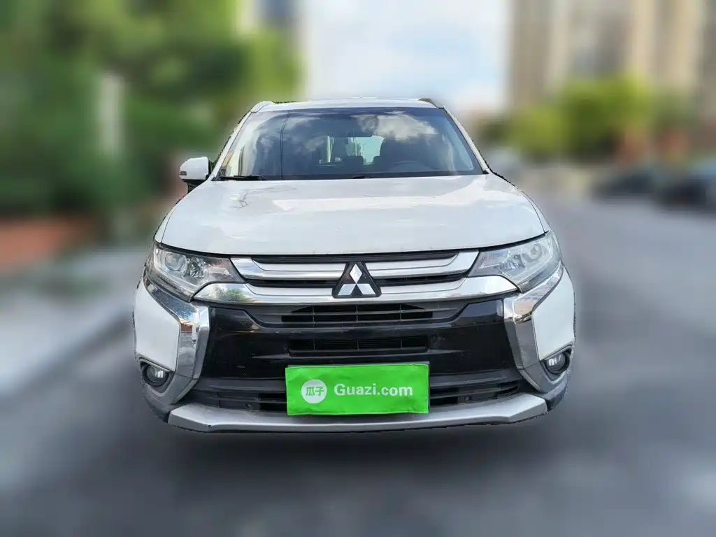 Mitsubishi Outlander 2018 — фото 23