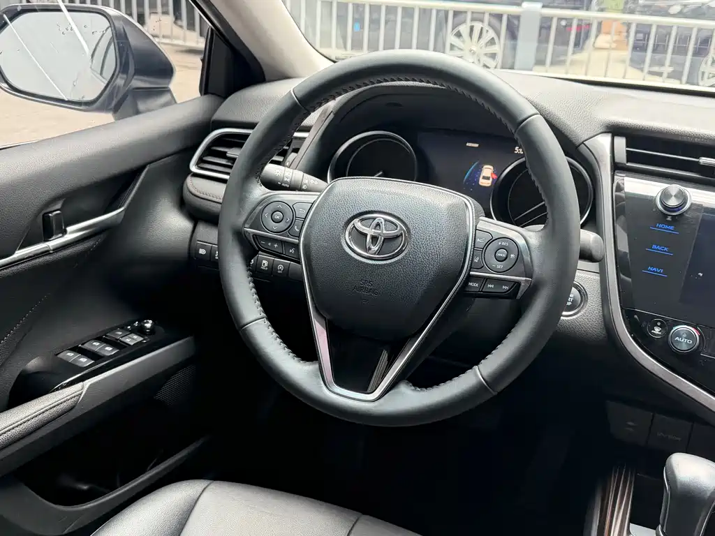 Toyota Camry 2021 — фото 11