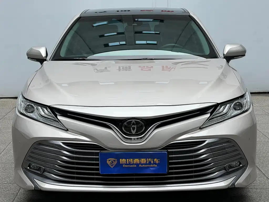 Toyota Camry 2021 — фото 2