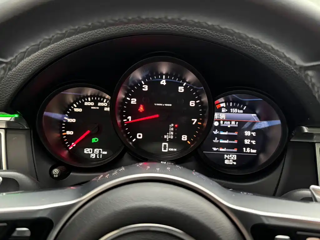 Porsche Macan 2015 — фото 12