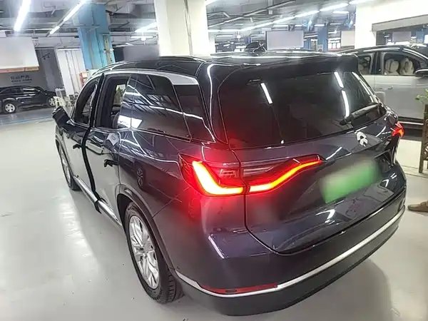 NIO ES8 2021