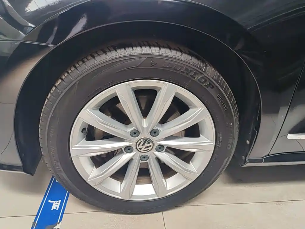 Volkswagen Passat 2017 — фото 23