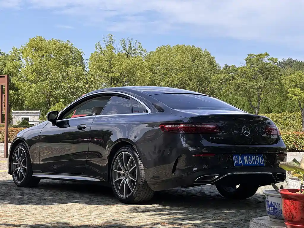 Mercedes-Benz E-Class 2023 — фото 13