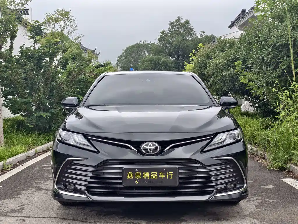 Toyota Camry 2023 — фото 2