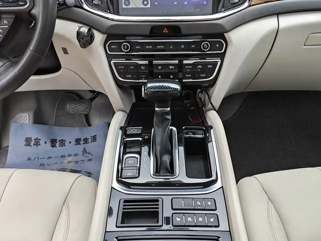 GAC Trumpchi GS8 2017 — фото 9