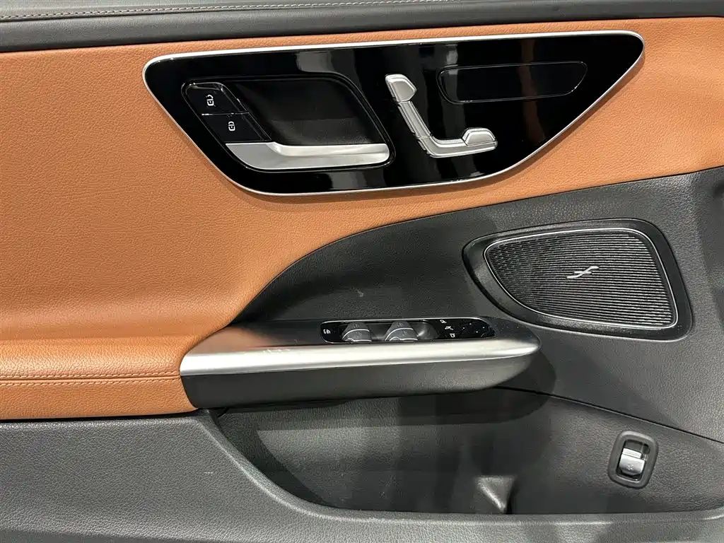 Mercedes-Benz C-Class 2023 — фото 12