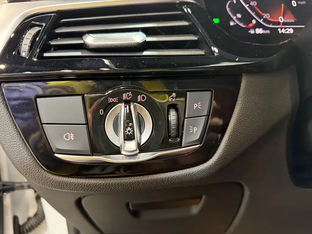 BMW 5 Series 2020 — фото 13