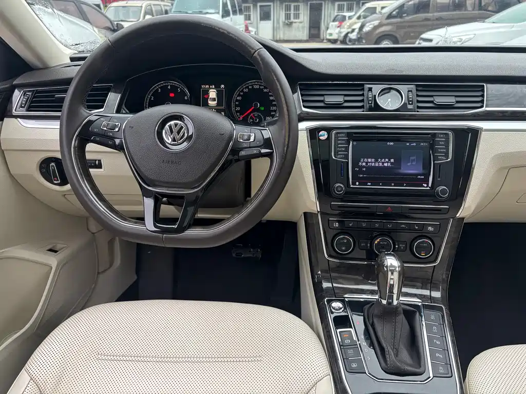 Volkswagen Passat 2017 — фото 13