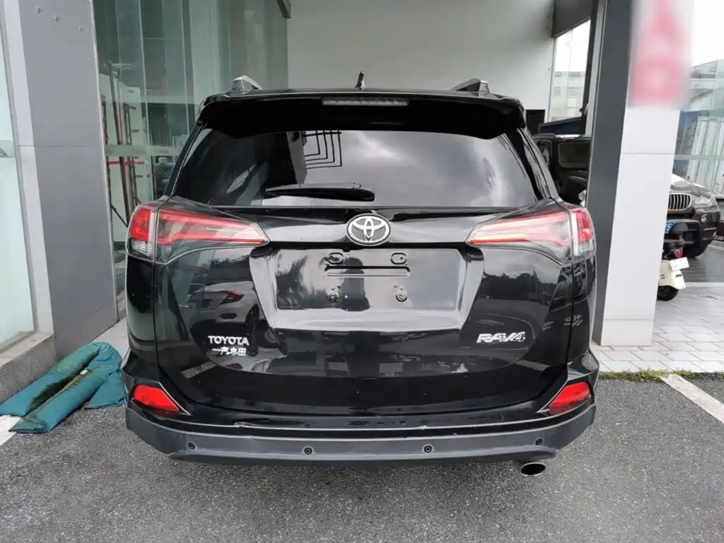 Toyota RAV4 2017 — фото 6