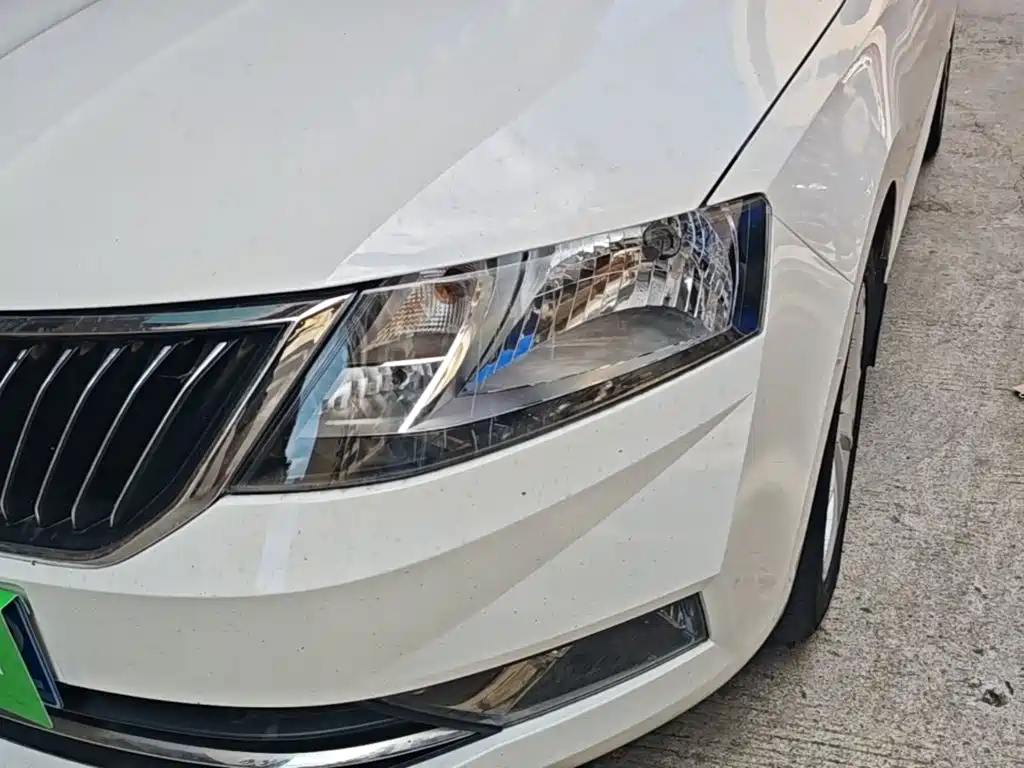 Skoda Rapid 2018 — фото 24