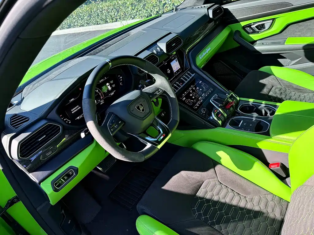 Lamborghini Urus 2023 — фото 10