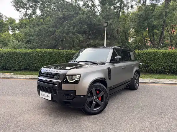 Land Rover Defender 2025