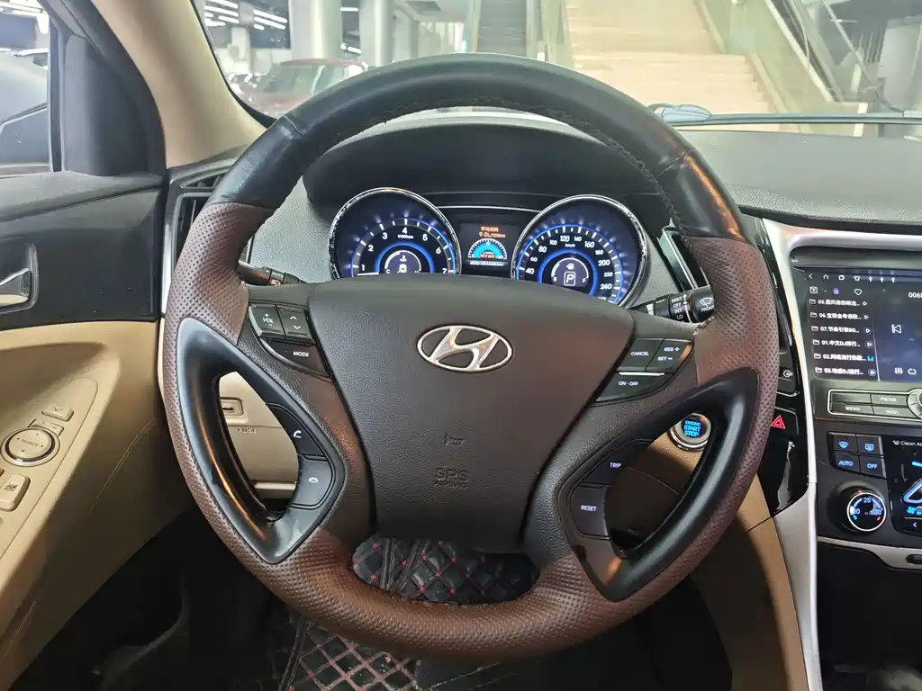 Hyundai Sonata 2011 — фото 13