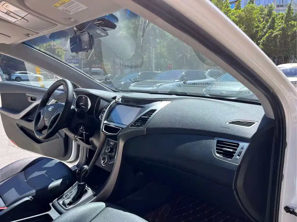 Hyundai Elantra Langdong 2018 — фото 27