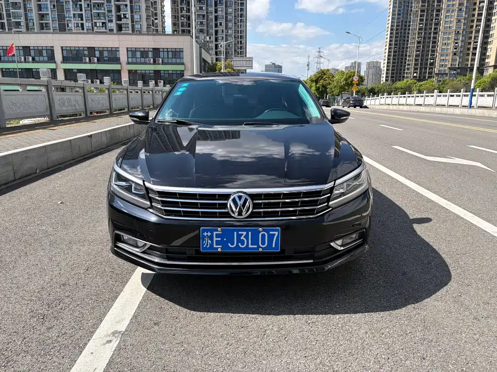 Volkswagen Passat 2018 — фото 1